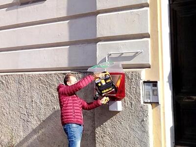 Erp ha installato 32 defibrillatori nelle palazzine di residenza pubblica