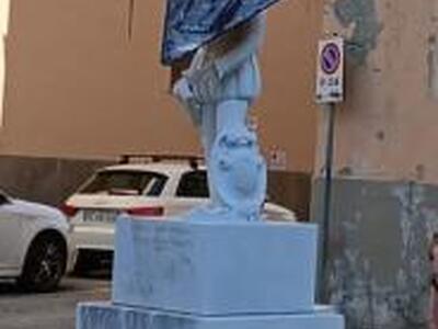 Grave lo sfregio alla statua di Alberico I a Massa: la condanna di Italia Nostra Massa Montignoso