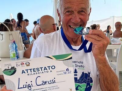 Bracciate da record: Luigi Carusi doma le correnti dello Stretto di Messina in meno di un'ora