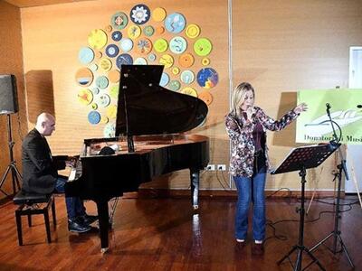 "Donatori di Musica": applausi ed emozioni all'ospedale "Apuane" con il duo Benesperi-Frassi