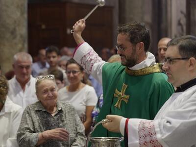 Furto con scasso nel Duomo di Carrara, profanato anche il Tabernacolo: il parroco Don Piero Albanesi chiude l’abbazia fino a sabato 10 gennaio