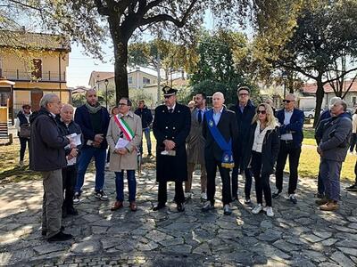 Cerimonia di intitolazione del parco dei Quercioli di Massa alla poesia in dialetto massese