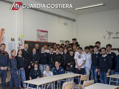 La Guardia Costiera di Marina di Carrara celebra la Giornata del Mare 2026: dalle basi educative dell'Istituto Don Milani alle eccellenze del Nautico Fiorillo