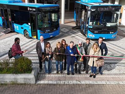 Nuovi autobus a Massa-Carrara: presentati ad Aulla dal presidente Valettini e dal direttore at nord Barsaglini