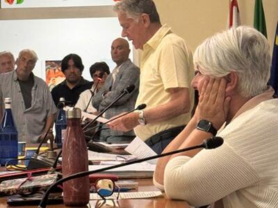Consiglio comunale di Aulla: ribadita la contrarietà al Cpr. Amorfini lascia la maggioranza e passa all’opposizione