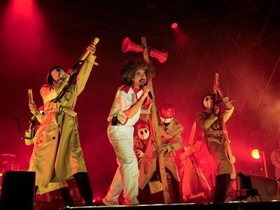 Tutti pazzi per Caparezza: grande successo per il concerto a CarraraFiere