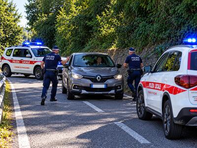 Noleggia auto per un giorno e se la tiene. Uomo rintracciato in 24 ore e denunciato dalla Polizia Locale di Fivizzano