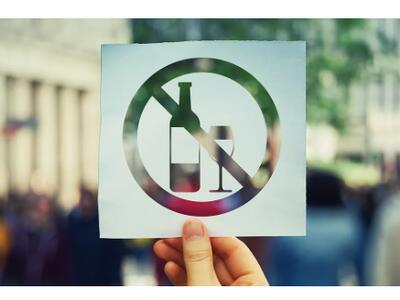 Zone a vigilanza rafforzata, chiusura anticipata dei locali e stop alla vendita di bevande in contenitori di vetro: nuove ordinanze a Carrara