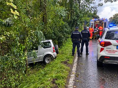 Novantenne esce di strada sulla via del valico del Cerreto: ricoverato al Delle Apuane con varie fratture