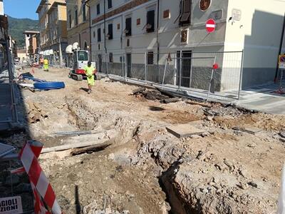 Commercio a Carrara messo in ginocchio dagli infiniti cantieri: "Servono sostegni concreti ai commercianti" secondo il consigliere della Lega Tosi