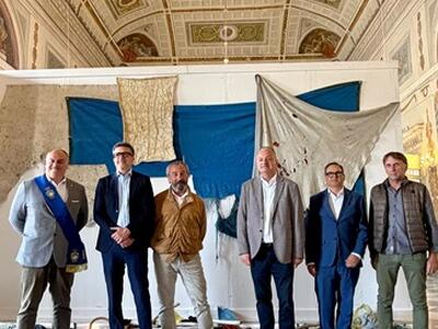 Inaugurata la mostra Vortex. Travolti dal 'vortice' della plastica: l'impatto dell'inquinamento nell'arte di Costa