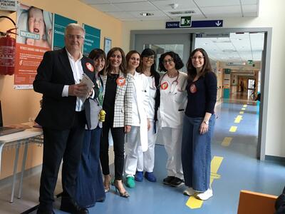 "Proteggi il tuo bambino, non scuoterlo mai": un info point nei giorni scorsi all'ospedale Apuane