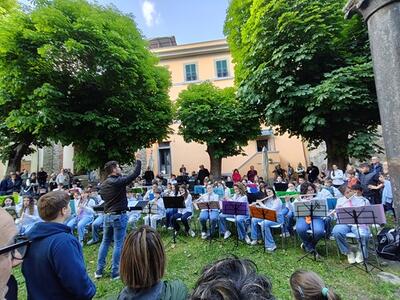 "Camminando mi sol": successo a Fivizzano per il saggio musicale  dell'Istituto Moratti Bonomi
