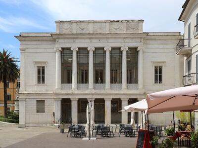 Aperte su Vivaticket le prenotazioni per le due serate al Teatro degli Animosi per Carrara, capitale toscana dell'arte contemporanea