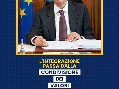 Integrazione a scuola: la linea del ministro Valditara tra burqa, italiano e nuove regole sulle classi