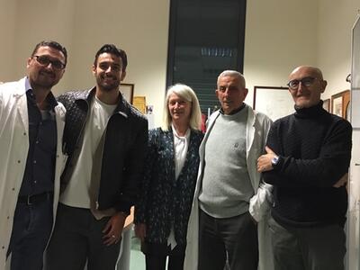 Lorenzo Musetti in visita all'ospedale delle Apuane