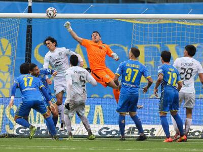 Finisce 0 a 0 tra Carrarese e Sud Tirol allo stadio Dei Marmi: azzuri saldamente noni in classifica