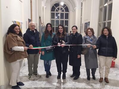 Pontremoli, l'arte con La Rivincita, entra in Tribunale e il silenzio si fa voce: trionfo per "La Piuma e il Sasso"