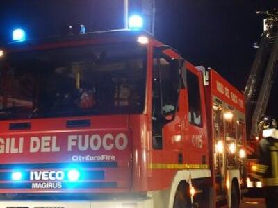 Paura a Fosdinovo: fiamme e botti nei pressi del Museo della Resistenza, intervengono i Vigili del Fuoco