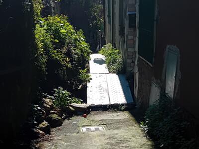 "Bene la pulizia dell'esterno case popolari di Altagnanaa, ora bisogna rimuovere la frana": l'appello del consigliere Ortori di Massa