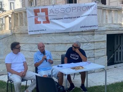 Degrado e abbandono a Marina di Massa: l'associazione dei proprietari di case non residenti a Massa ha incontrato l'assessore Acerbo a Villa Cuturi