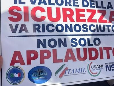 Mortificato il personale in uniforme: per la prima volta manifestazione di protesta a Roma di Carabinieri, Marina Militare, Aeronautica e Guardia di Finanza