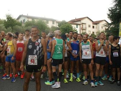 11^Stranotturna del Vino - 5° Memorial Cavalier Paolo Grassi: boom di presenze di atleti e pubblico a Fivizzano