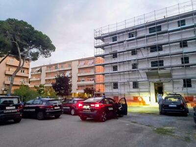 Senza tetto straniero di 25 anni arrestato alla Doganella di Carrara, dai carabinieri in flagranza di reato per spaccio di droga
