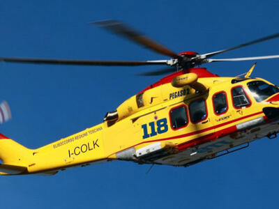 Marina di Carrara, ciclista si scontra con un’auto: è grave. L'uomo è stato trasportato a Cisanello