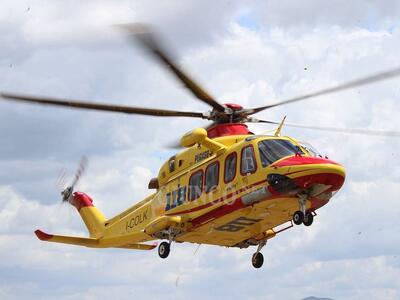 Scontro tra auto e moto in via delle Pinete a Marina di Carrara: è grave un uomo di 46 anni