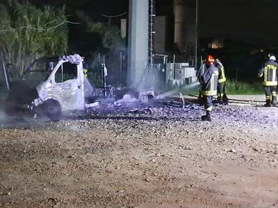 Incendio di un veicolo ad Albiano Magra: decisivo l’allarme lanciato dai giovani del paese