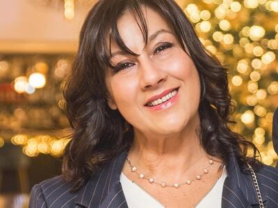 Sabato 7 febbraio pomeriggio letterario con la scrittrice Simona Bertocchi e il suo ultimo romanzo Blu Martini alla Dickens di Carrara