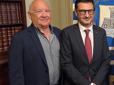Maglia dedicata alla prevenzione e sicurezza affidata al questore Santi Allegra: nuova sinergia per il Giro della Lunigiana