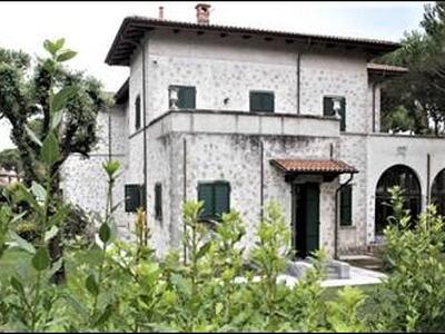 Tutto il percorso di "Correva l'anno..." la pagina soacila dello storico Franco Frediani diventa un libro in edizione limitata