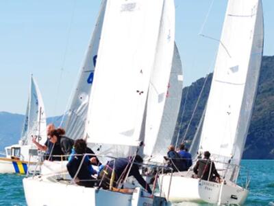 Campionato di Primavera J24 di Vela al Club Nautico di Marina di Carrara:  risultati e classifica dopo le prime due manches