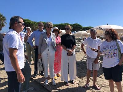 Sopralluogo organizzato dai Paladini Apuoversiliesi per valutare l'erosione della costa: presenti Bergamini, Mazzei e Ferri di Forza Italia