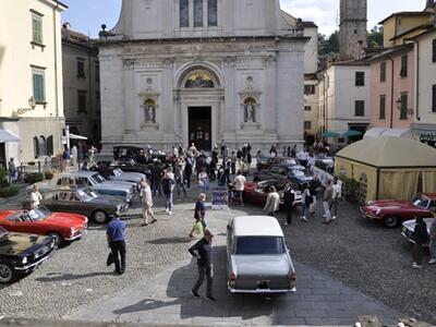 Pontremoli si veste di eleganza per il Concorso di Auto d’Epoca