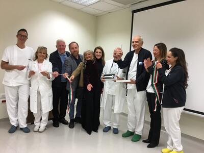 “Il Volto della Speranza” ha donato un nuovo ecografo per l'impianto di PIC all'ospedale delle Apuane