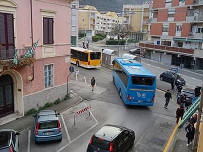 "Per me si va nella città dolente, per me si va ne l'etterno dolore, per me si va tra la perduta gente": Carrara centro all'apoteosi del delirio di traffico intasato e cantieri