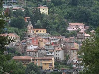 Casette, il Circolo PD della Montagna “Giovanni Ricci” e i consiglieri Santi e Tarantino: «Recuperiamo il campetto e realizziamo un’area giochi per i giovani»