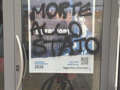 Da Ceccardi e Crippa della Lega un coro di condanna per l'attacco vandalico alla sede di Massa