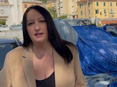 Parcheggio Conad Carrara nel degrado: l'amministrazione collabora ma la gestione privata si blocca. La segnalazione di Serena Ribolini