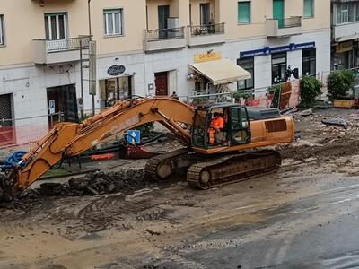 Cambiano tutti i sensi di marcia per le nuove chiusure in entrata e uscita da Carrara per i lavori di Canal del Rio: residenti sconcertati da code lunghissime, mancanza di parcheggi e disagi di ogni genere