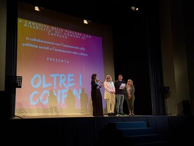 ‘Oltre i confini’: tutto esaurito al Garibaldi per lo spettacolo della consulta delle Persone con disabilità del Comune di Carrara