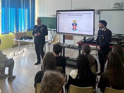 Massa Carrara: i Carabinieri incontrano gli studenti delle scuole della provincia nell’ambito delle iniziative sulla “Cultura della legalità”.