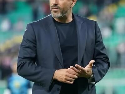 Mister Calabro se ne va: l'allenatore che ha fatto la storia della Carrarese ha rescisso il contratto e firmerà con Padova