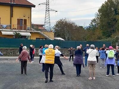 Camminare in compagnia fa bene all’umore e alla salute: ecco un nuovo appuntamento con i Gruppi di cammino