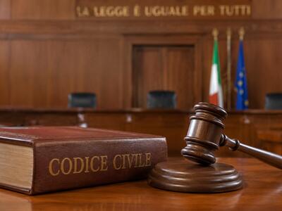 Pestarono un giovane carrarese nel pieno della movida di Marina di Carrara senza alcun motivo:  due marocchini vanno a processo  per  lesioni gravi e non tentato omicidio