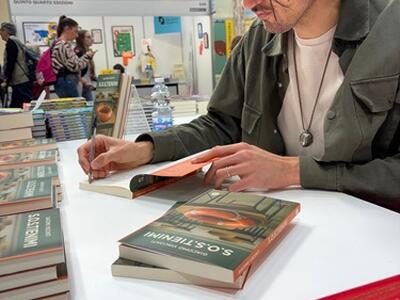 Giacomo Visconti presenta il suo ultimo romanzo al circolo Arci di piazza Querciola