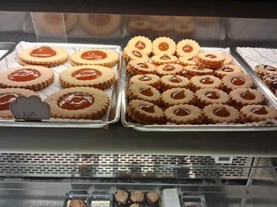 Ha aperto al Cinquale la nuova pasticceria "LeAnna" di Mirco Felici: coraggio ed esperienza per una nuova sfida